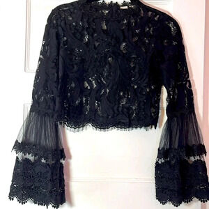 Lace belle sleeve crop